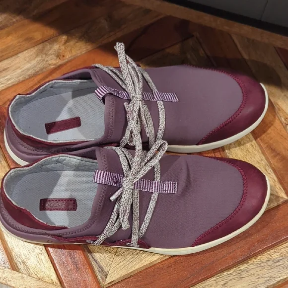 OluKai Women’s Miki Li’ Mauve/Plum Quick-Drying Outdoor Shoes
